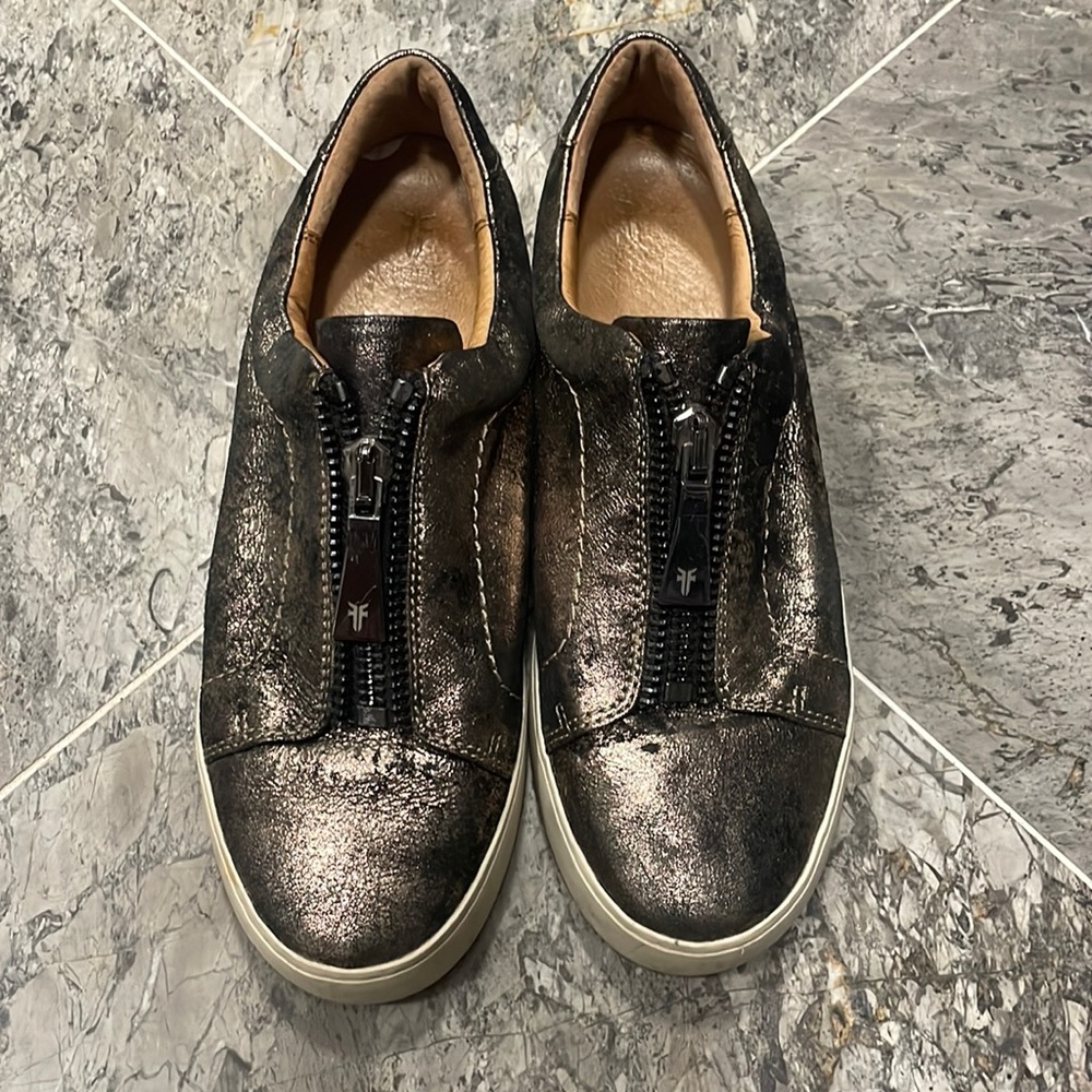 Womens Frye metallic Shoes size 8.5